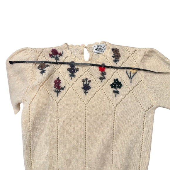VINTAGE Woolrich Floral Embroidered Cream Sweater - Picture 13 of 14